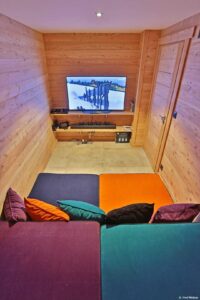 chalet-cosy_serre_chevalier_chalet_melezin_salle_tele_1_int